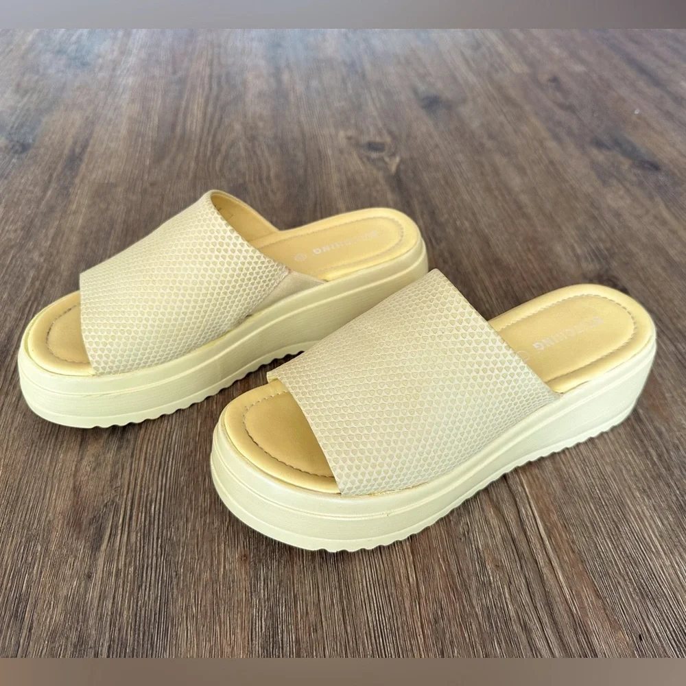 stitching Yellow platform leather sandals slides shoes sz 38 US 7-8 EUC